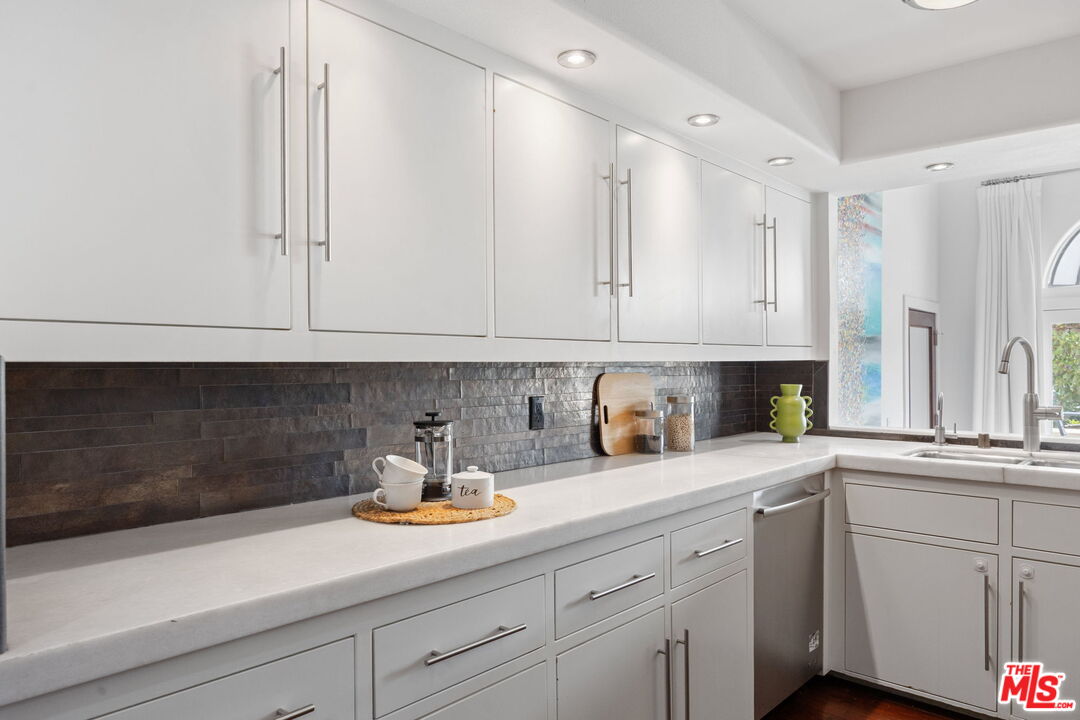 12011 Goshen Ave Unit: 301