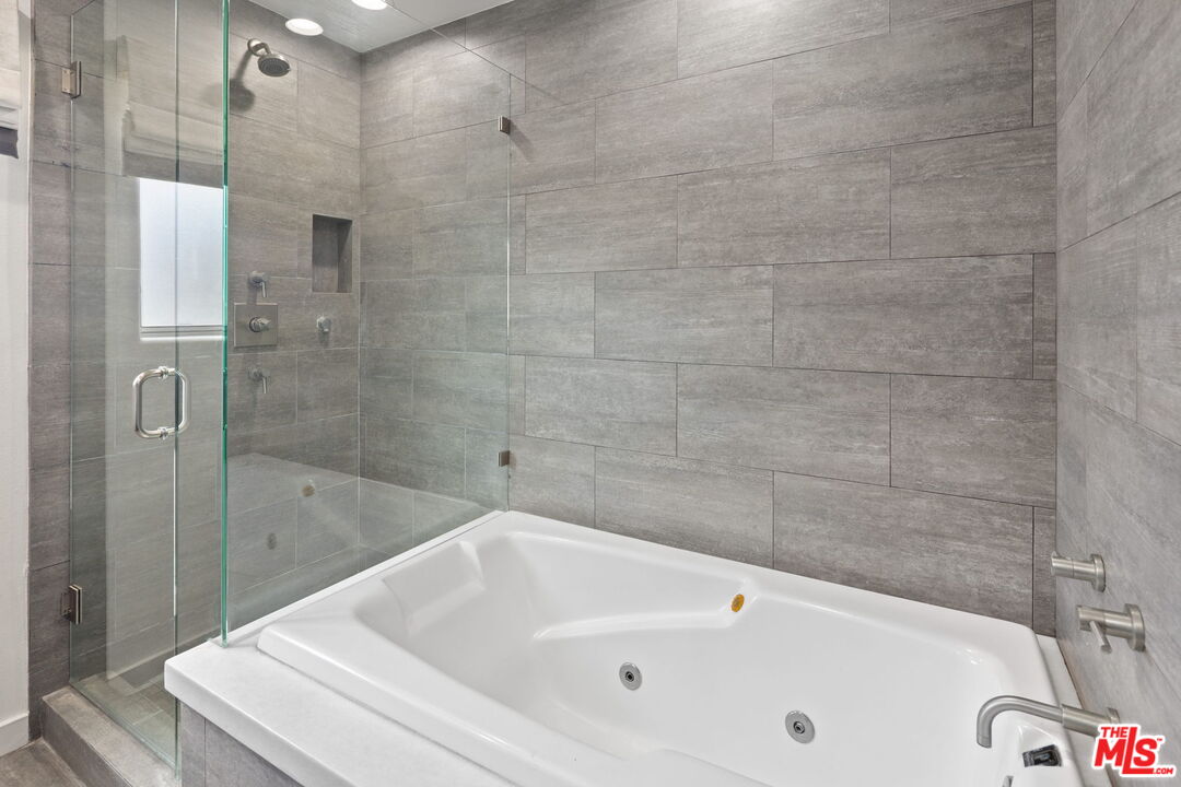 12011 Goshen Ave Unit: 301