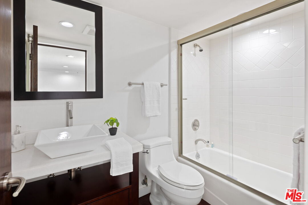 12011 Goshen Ave Unit: 301