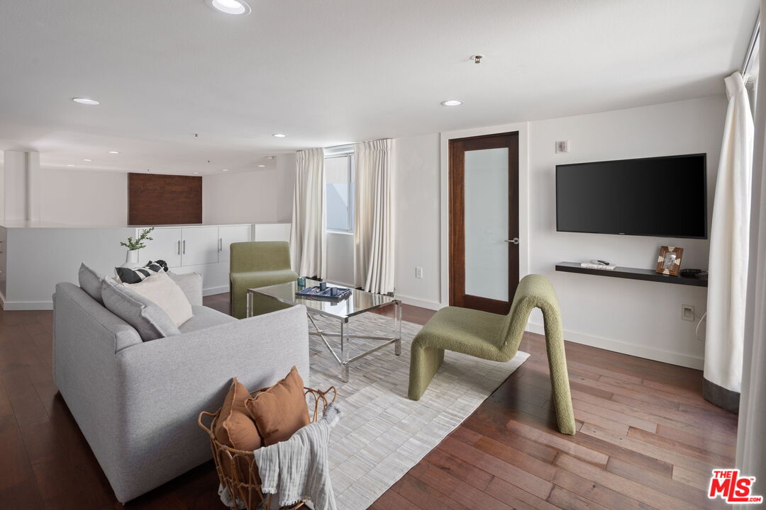 12011 Goshen Ave Unit: 301