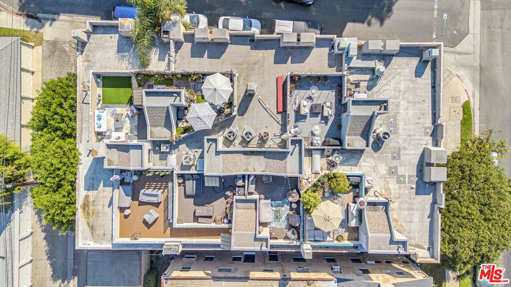 102 N Sweetzer Avenue 106