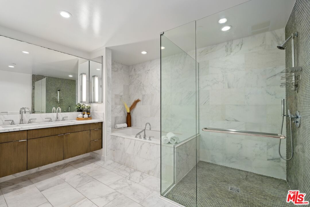 1705 Ocean Ave Unit: 206