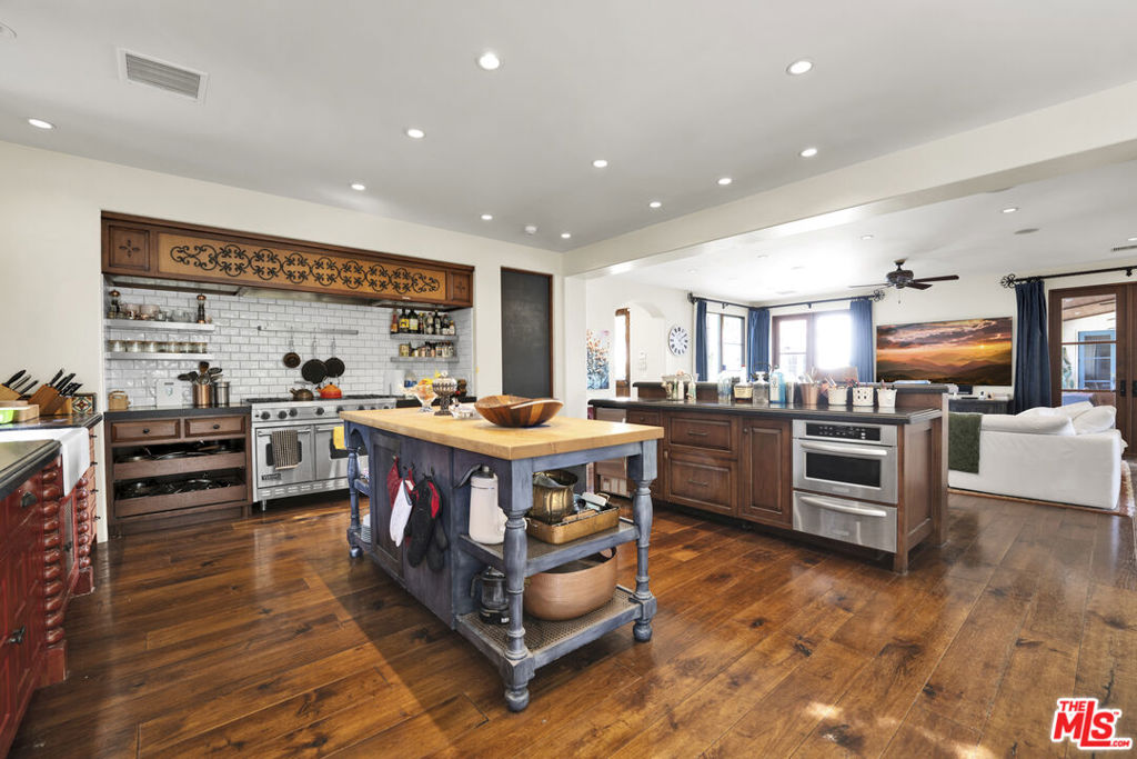 1487 Meadowcrest Circle