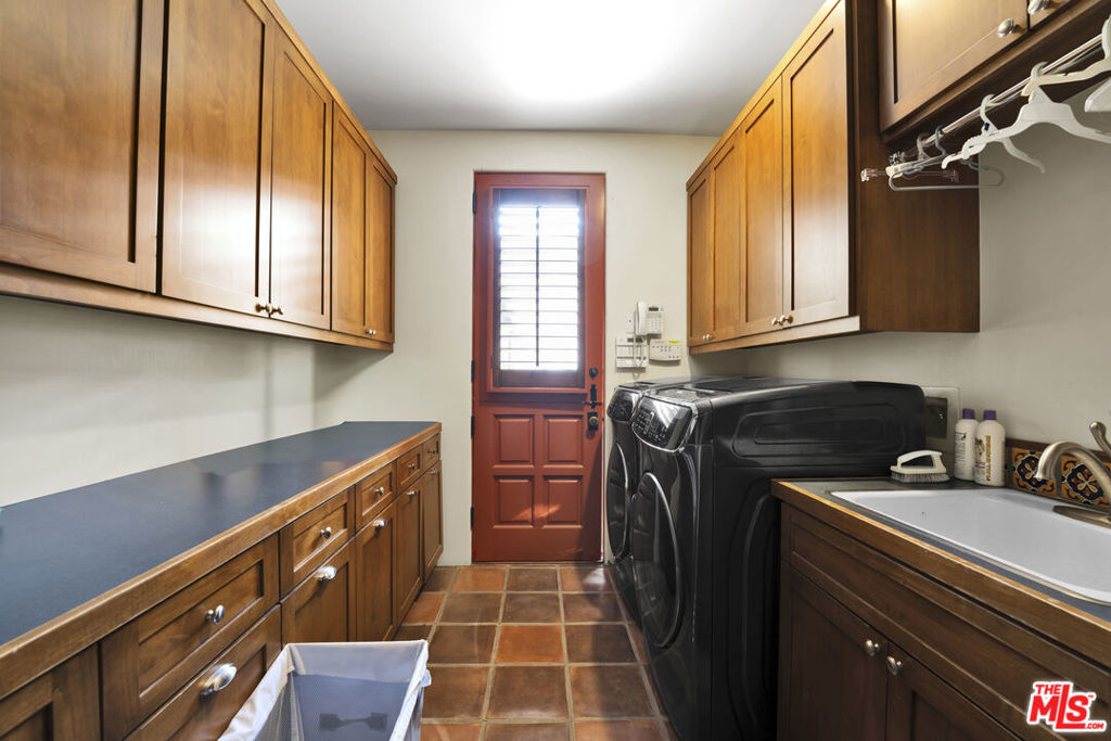 1487 Meadowcrest Circle