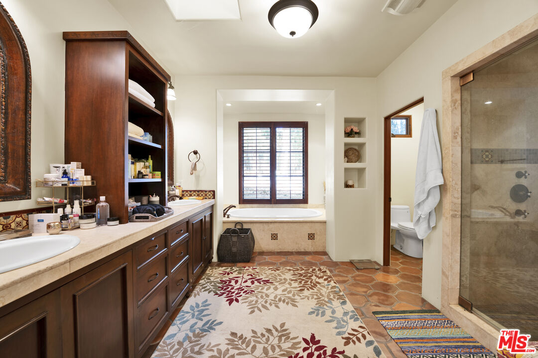 1487 Meadowcrest Cir