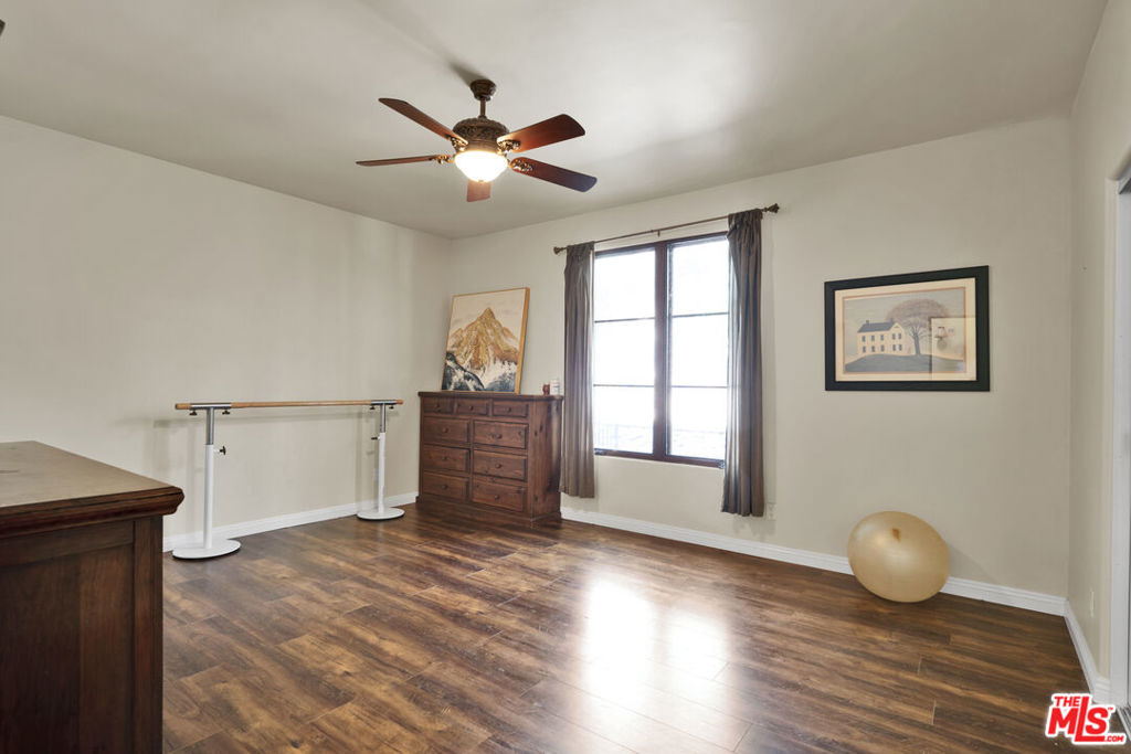 1487 Meadowcrest Circle