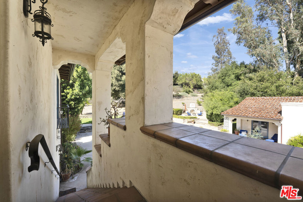 1487 Meadowcrest Circle
