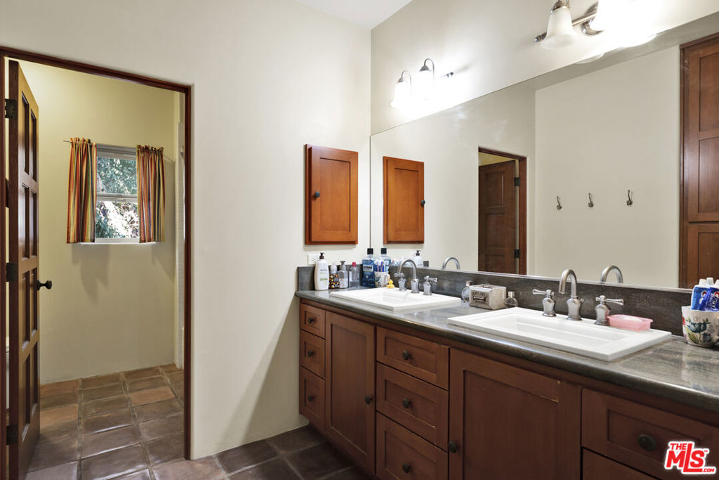 1487 Meadowcrest Circle