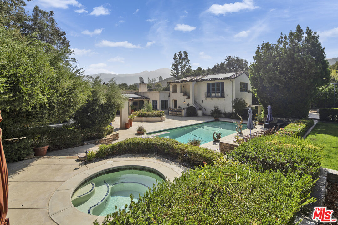 1487 Meadowcrest Cir