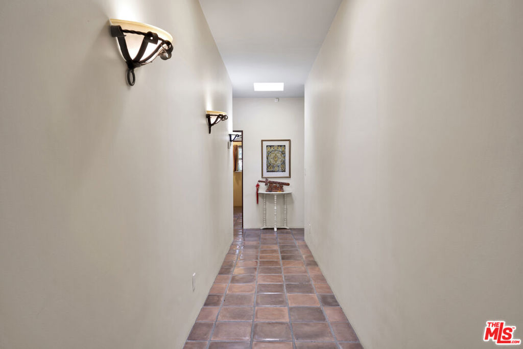 1487 Meadowcrest Circle