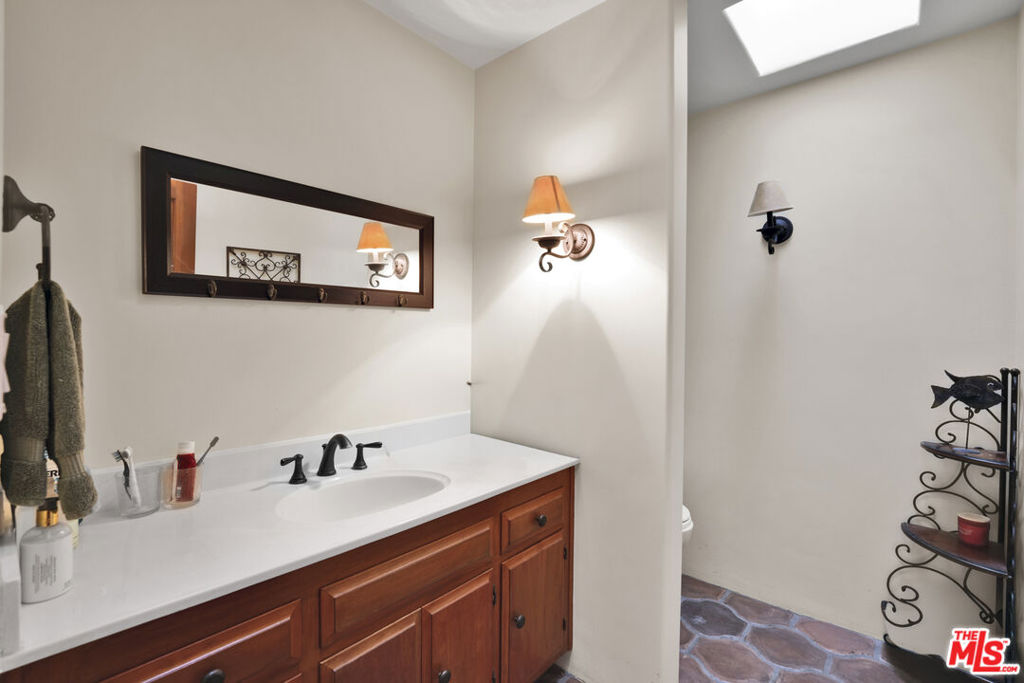 1487 Meadowcrest Circle