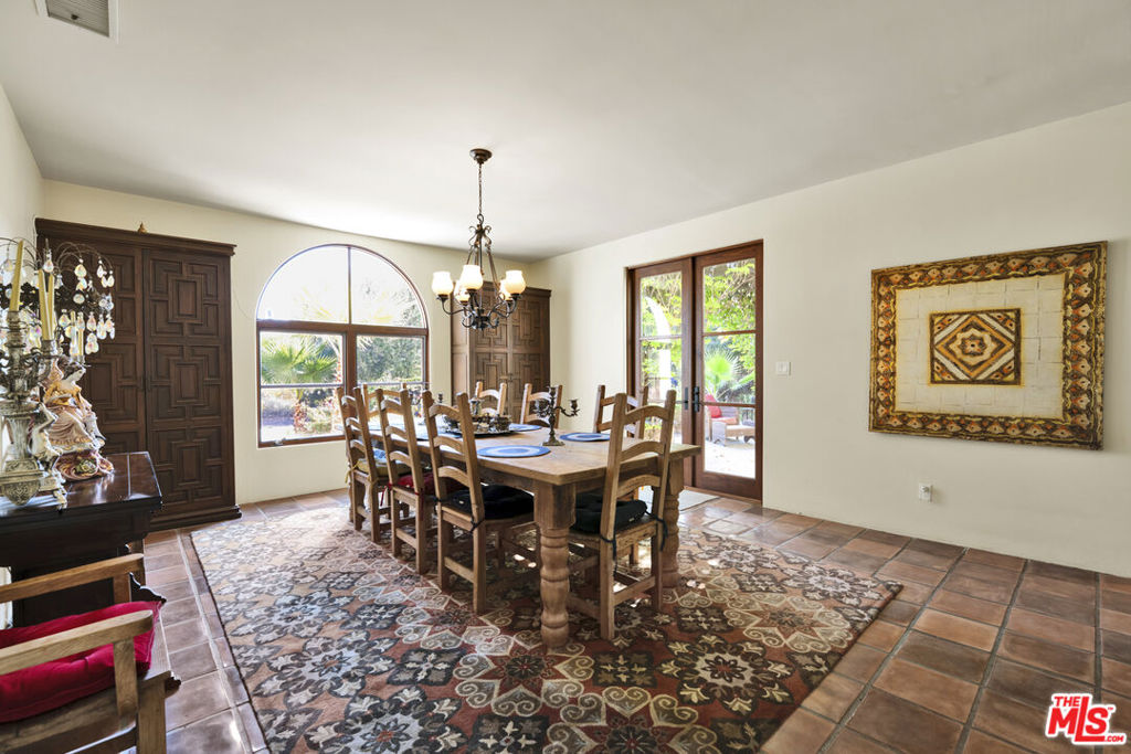 1487 Meadowcrest Circle