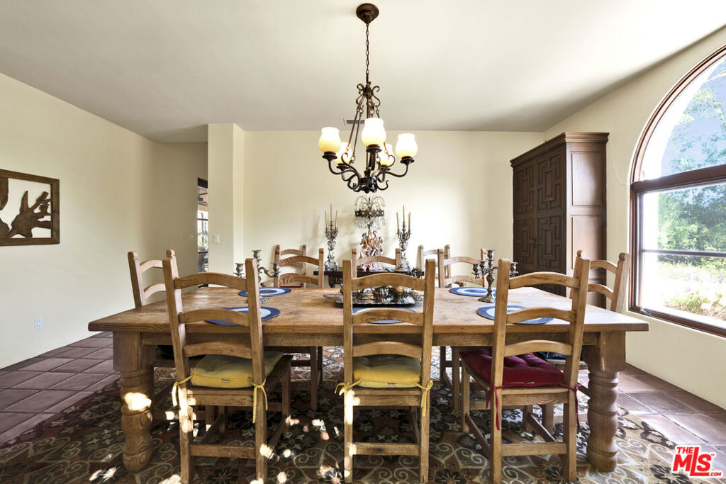 1487 Meadowcrest Circle