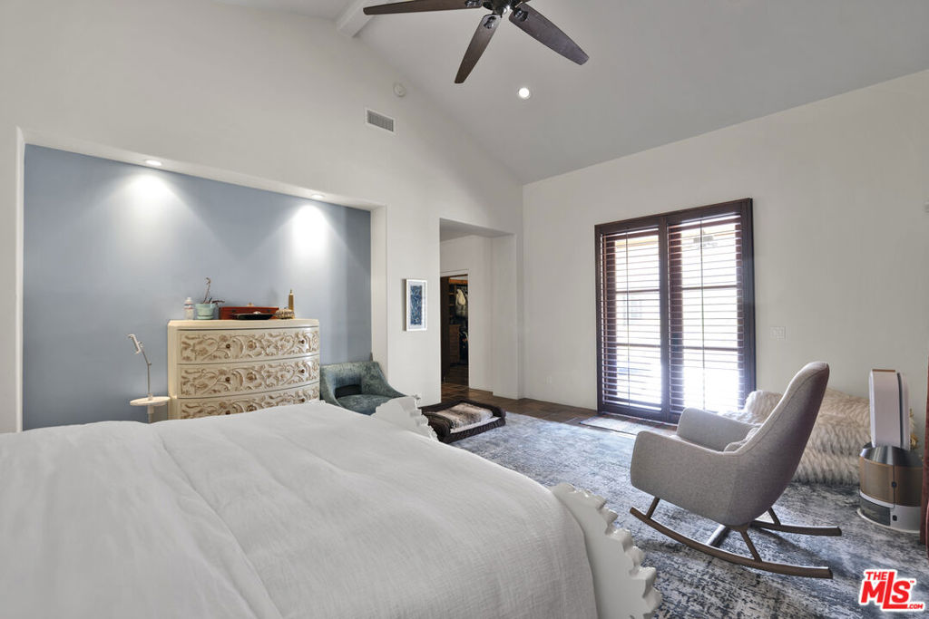 1487 Meadowcrest Circle