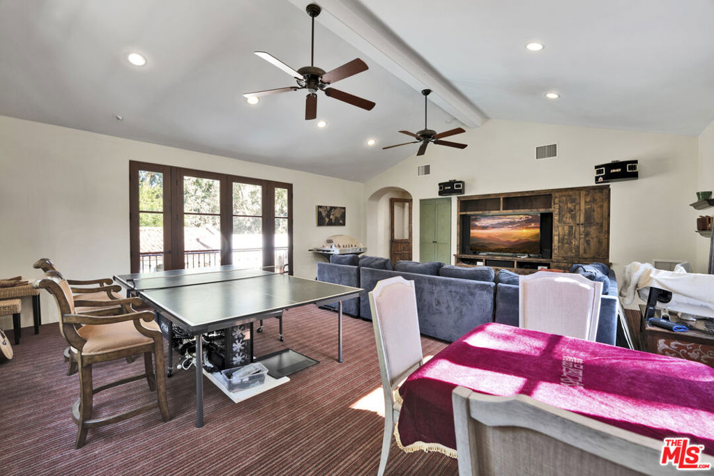 1487 Meadowcrest Circle