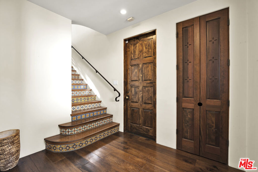 1487 Meadowcrest Circle