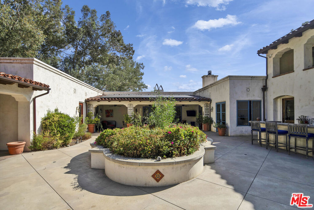 1487 Meadowcrest Circle