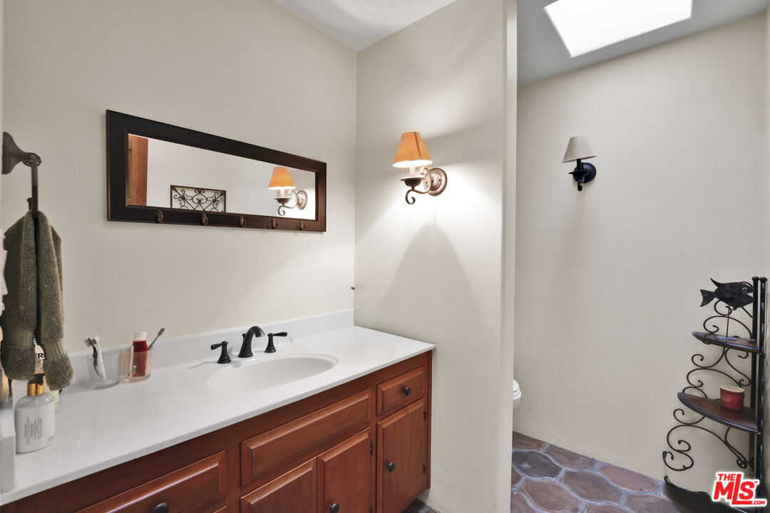 1487 Meadowcrest Cir