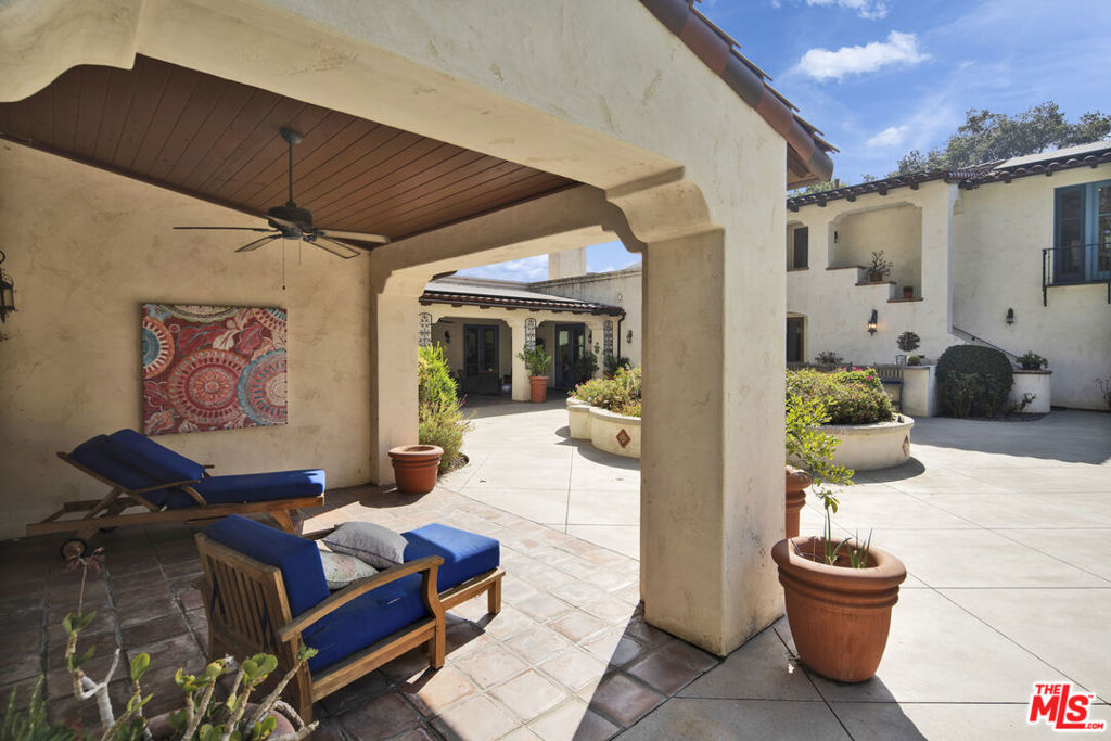 1487 Meadowcrest Circle