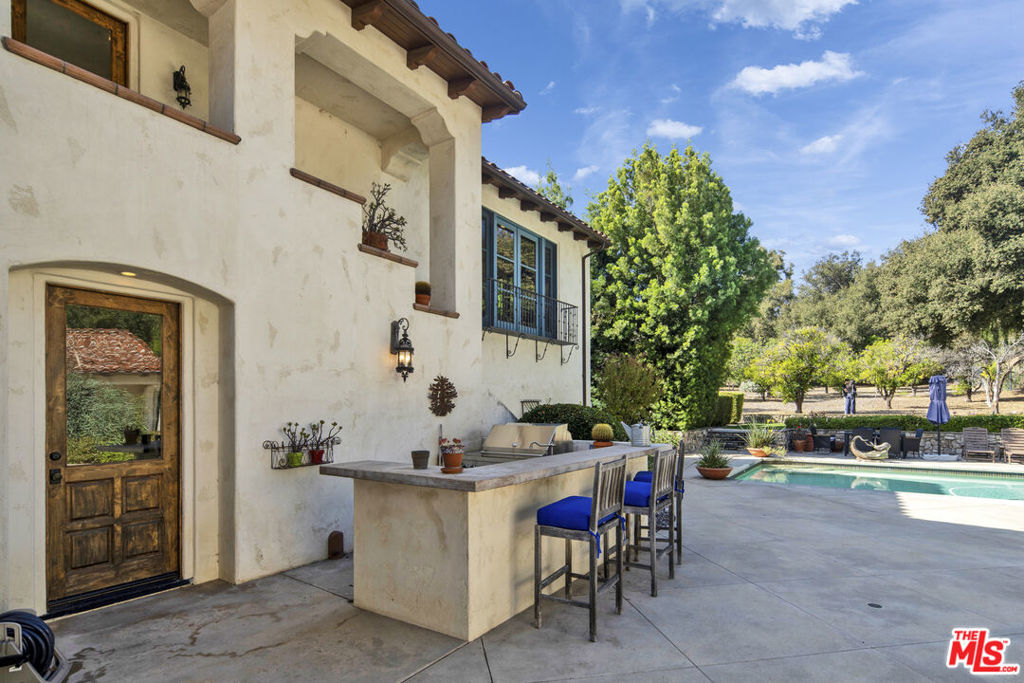 1487 Meadowcrest Circle