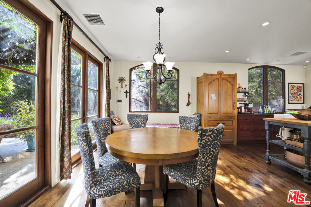 1487 Meadowcrest Circle