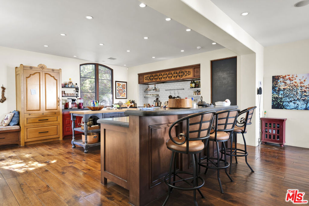 1487 Meadowcrest Circle