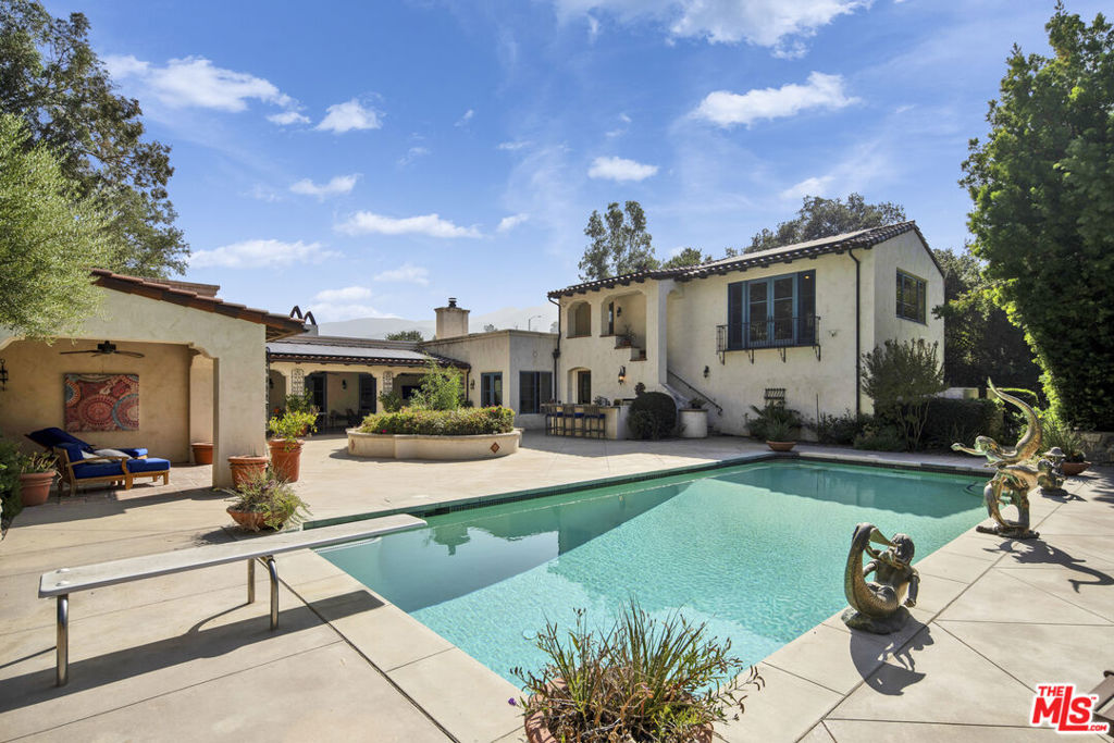 1487 Meadowcrest Circle