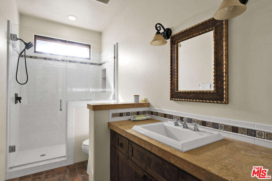 1487 Meadowcrest Cir