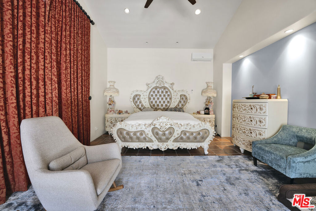 1487 Meadowcrest Circle