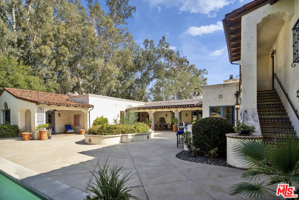 1487 Meadowcrest Circle