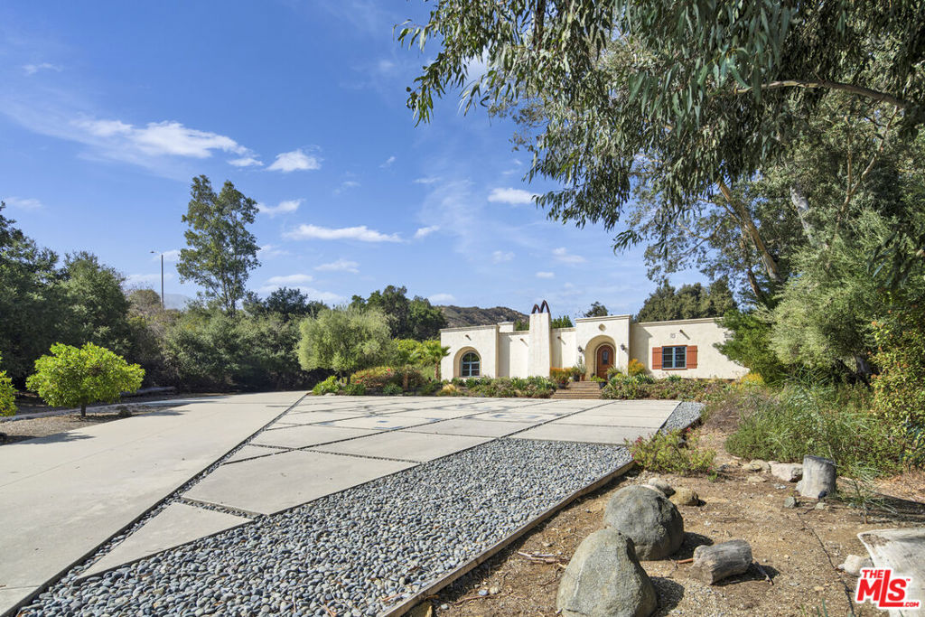 1487 Meadowcrest Circle