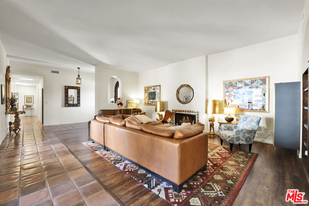 1487 Meadowcrest Circle