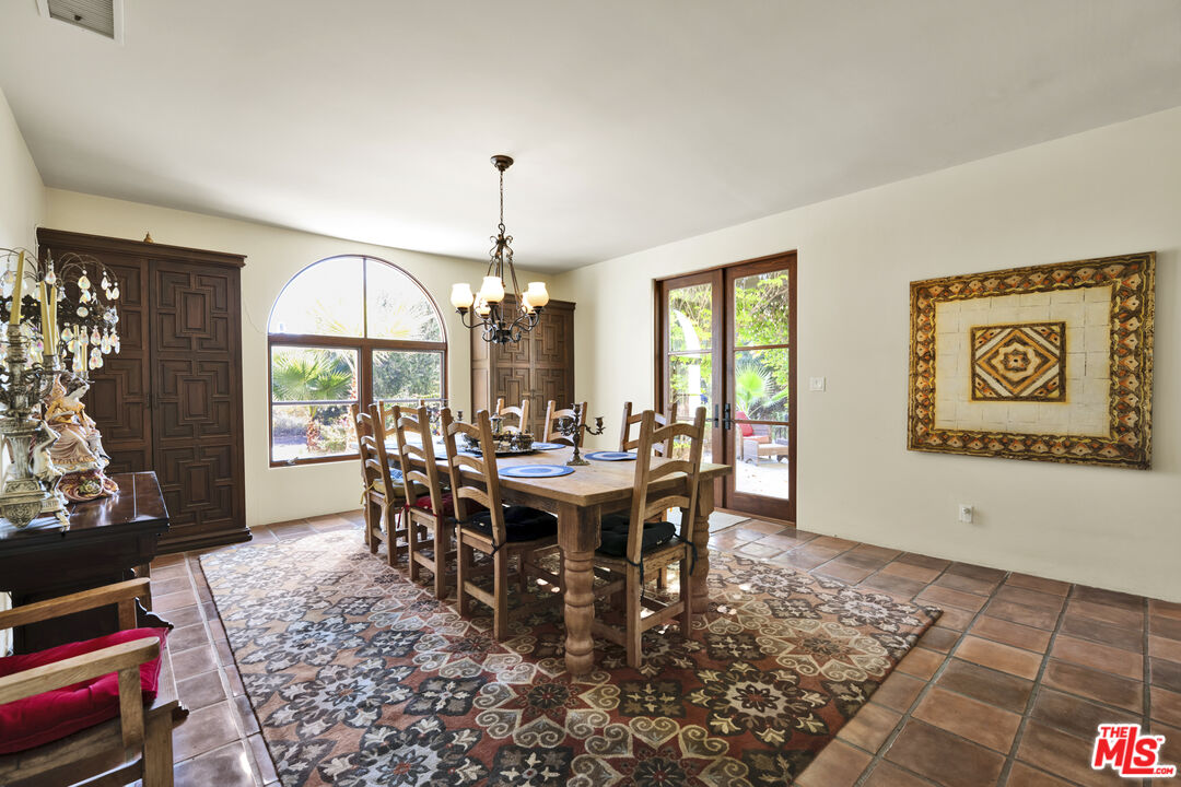 1487 Meadowcrest Cir