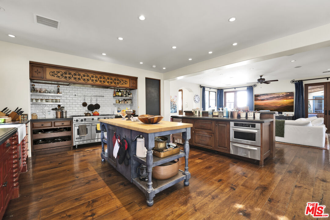 1487 Meadowcrest Cir