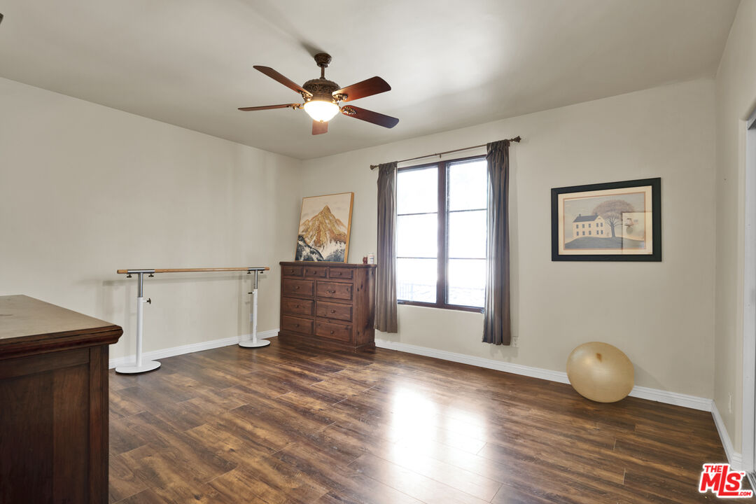 1487 Meadowcrest Cir