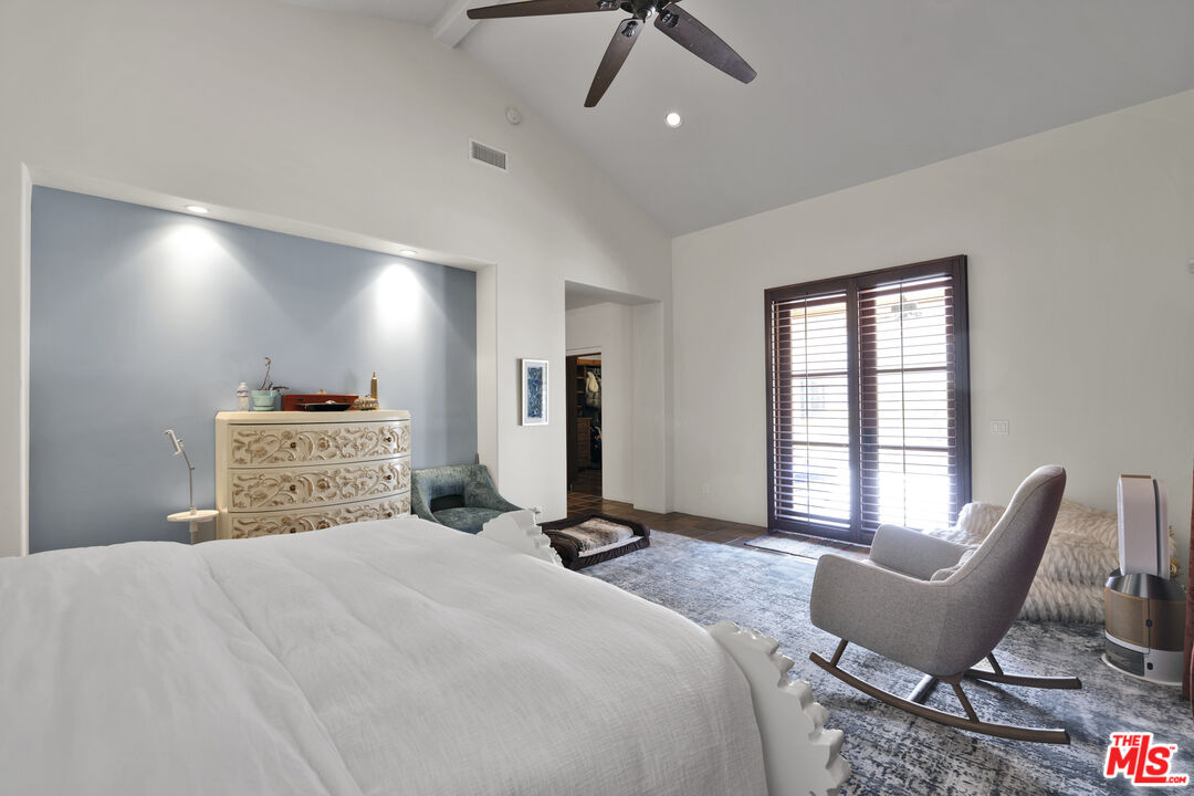 1487 Meadowcrest Cir