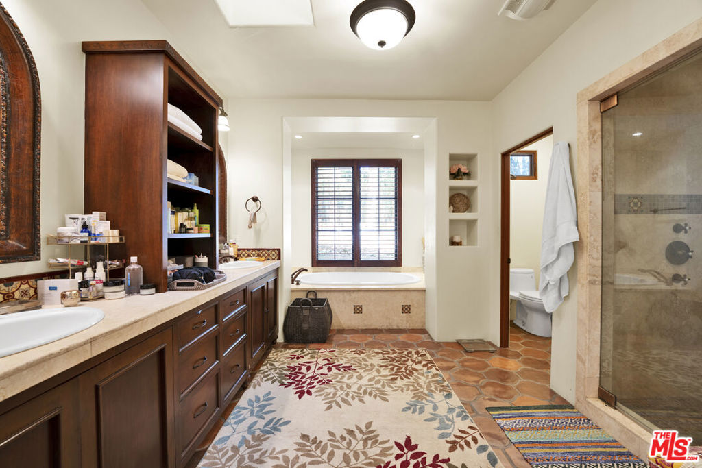 1487 Meadowcrest Circle