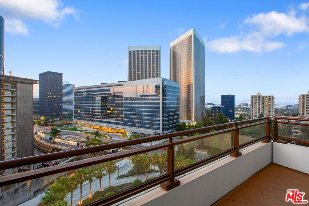 1 W Century Dr Unit: 8D