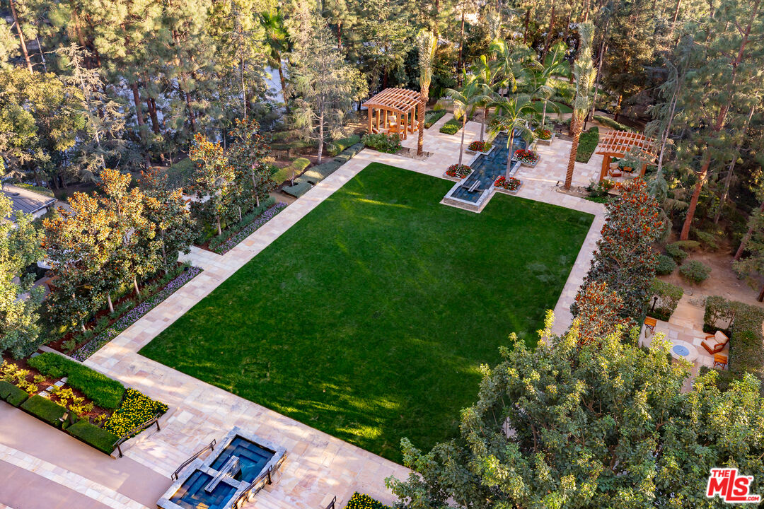 1 W Century Dr Unit: 8D