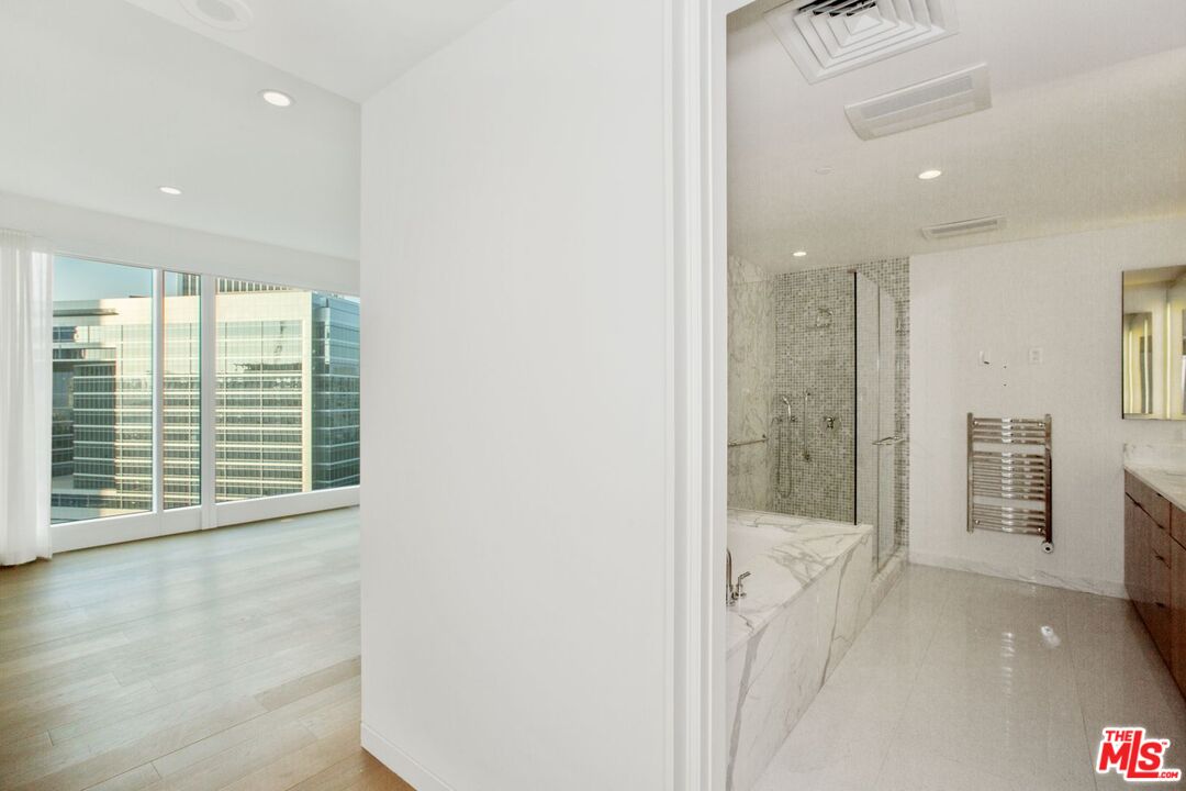 1 W Century Dr Unit: 8D