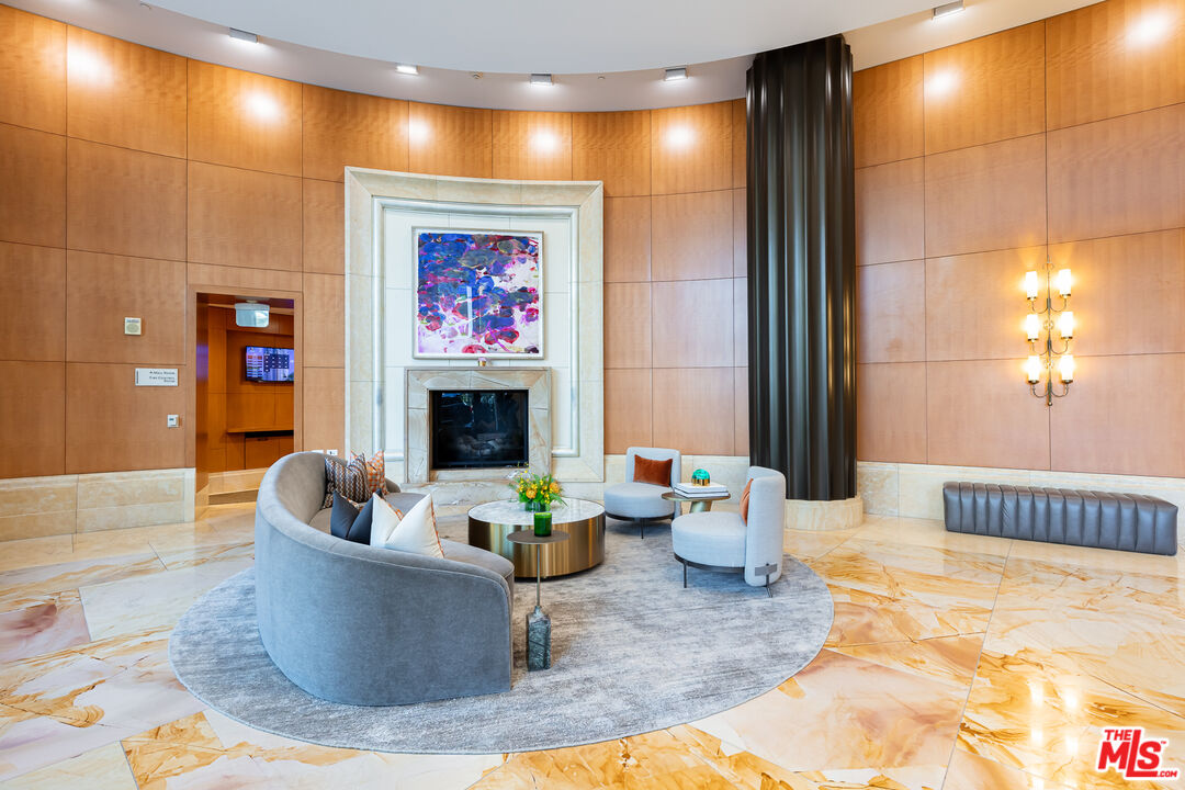 1 W Century Dr Unit: 8D