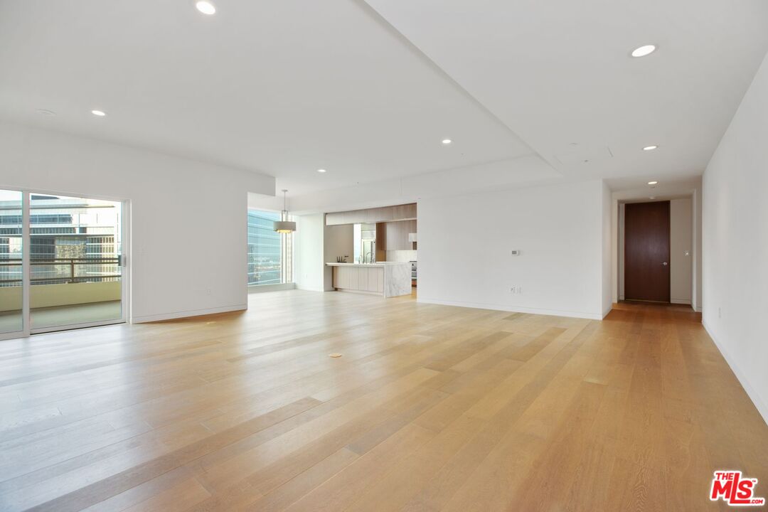 1 W Century Dr Unit: 8D