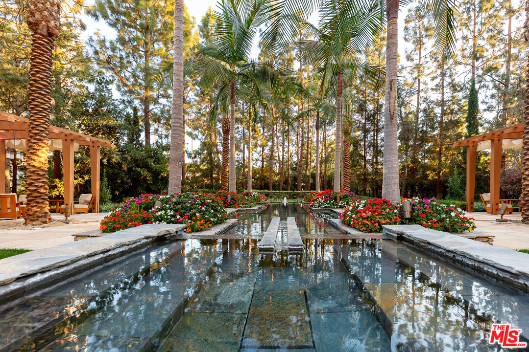 1 W Century Dr Unit: 8D