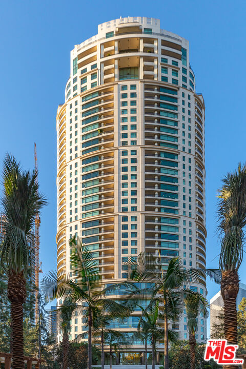 1 W Century Dr Unit: 8D