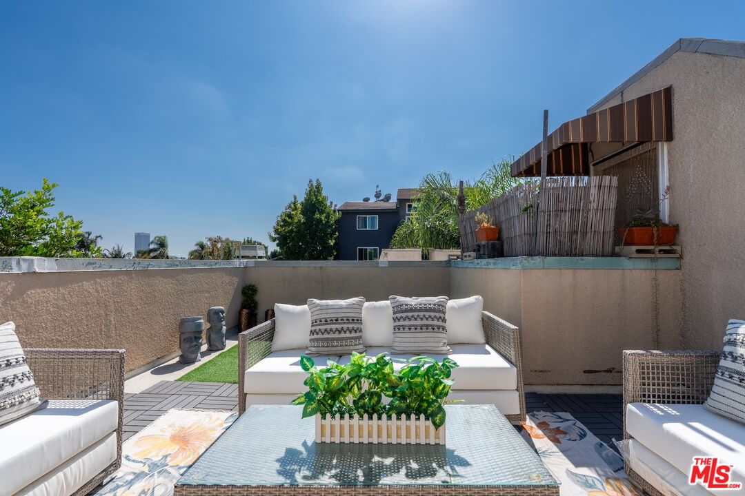 102 N Sweetzer Ave Unit: 106