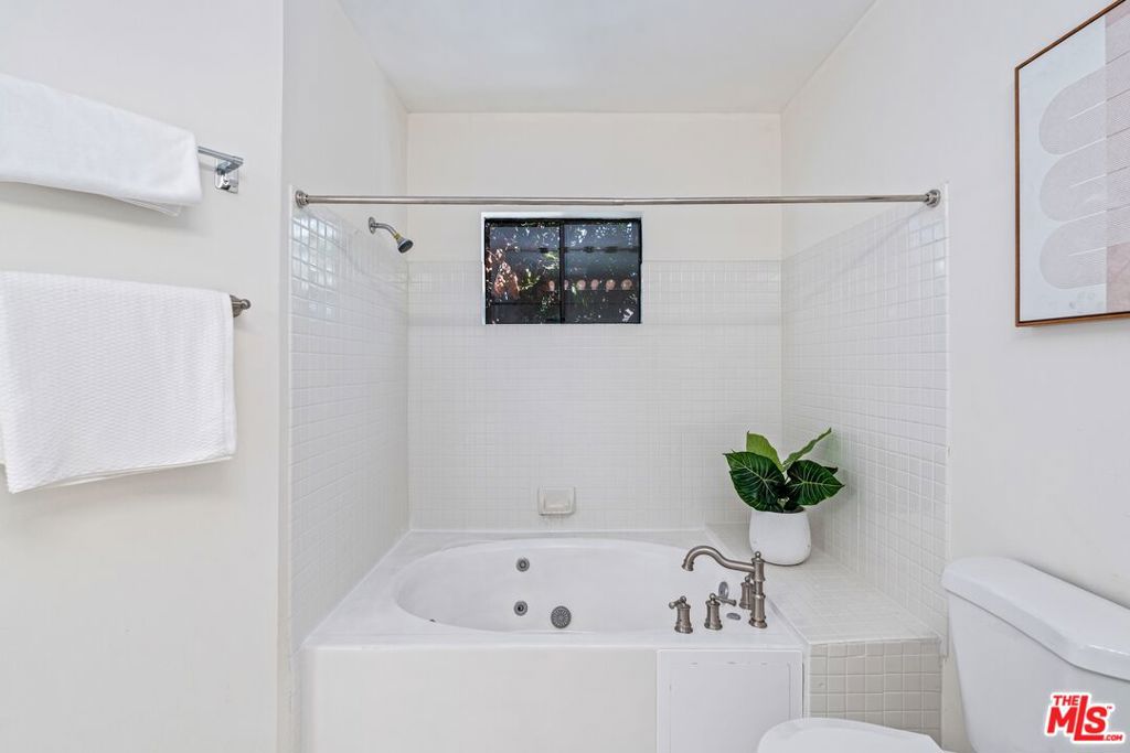 102 N Sweetzer Avenue 106