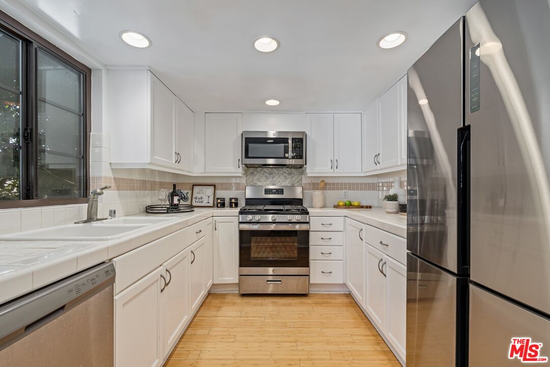 102 N Sweetzer Ave Unit: 106