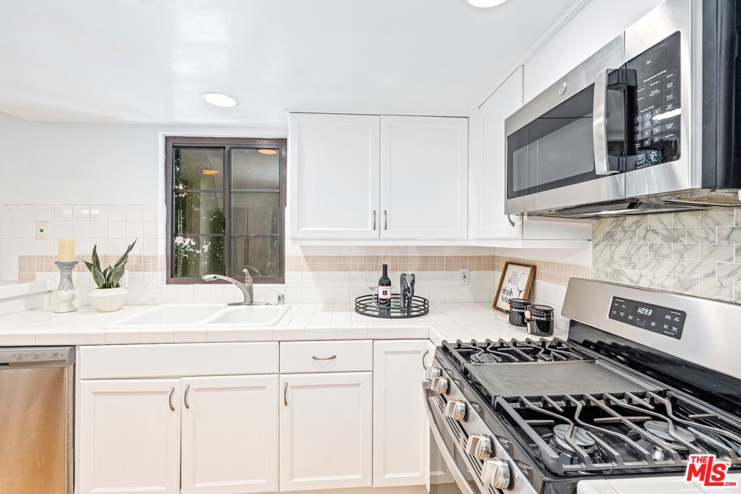 102 N Sweetzer Ave Unit: 106