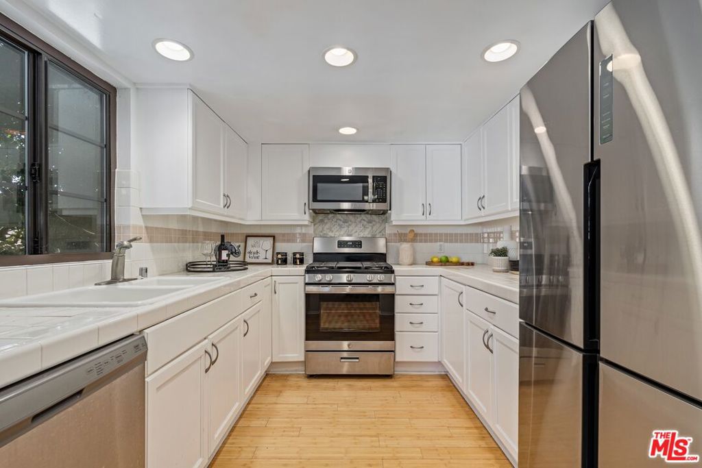 102 N Sweetzer Avenue 106