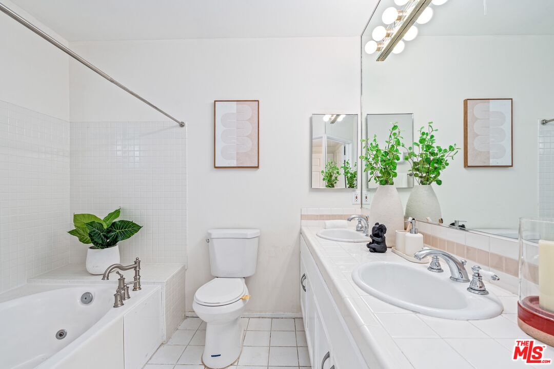 102 N Sweetzer Ave Unit: 106